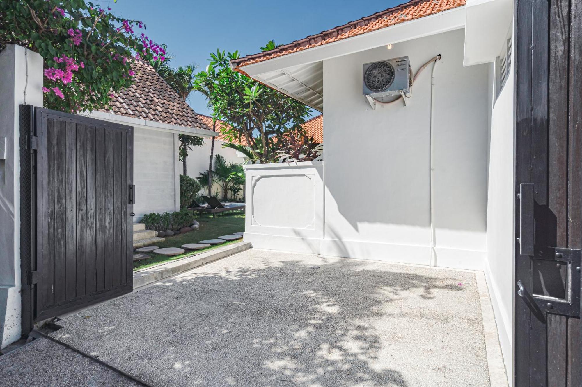 Green Garden Seminyak Villa Εξωτερικό φωτογραφία